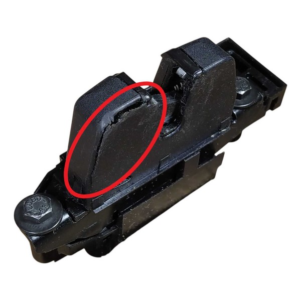 Fechadura Mala Tampa Traseira Peugeot 208 2016 2020 Detalhe