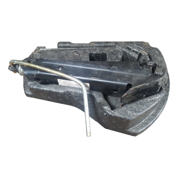 Macaco Chave Roda Estojo Volkswagen Gol G5 Detalhe