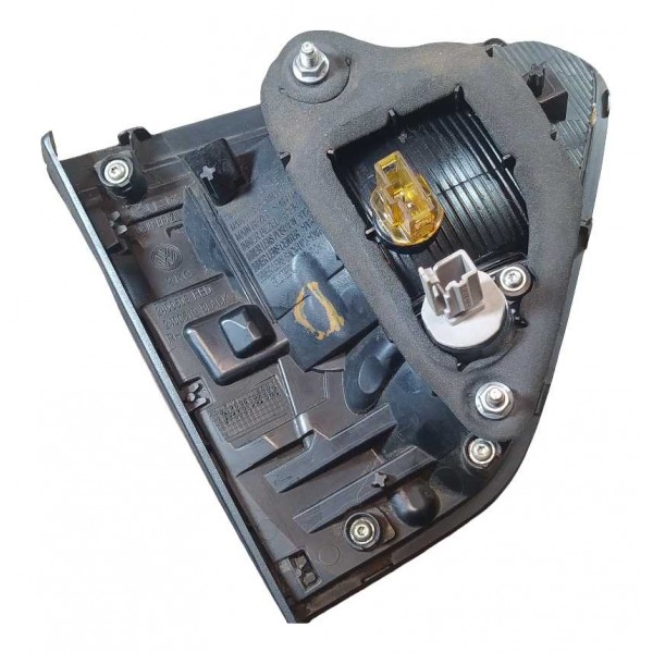 Lanterna Tampa Traseira Direito Volkswagen Fox 2016 Direito/passageiro Vermelho